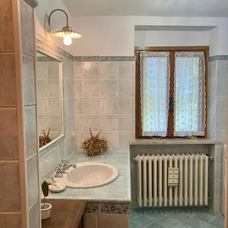 Casetta Fiabesca Near Ivrea Appartamento *